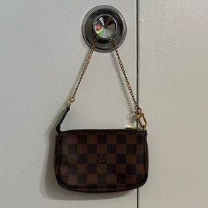 Louis Vuitton mini pochette